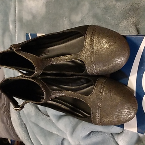 Black/Pewter goat tide size 7M T-strap - Picture 5 of 5